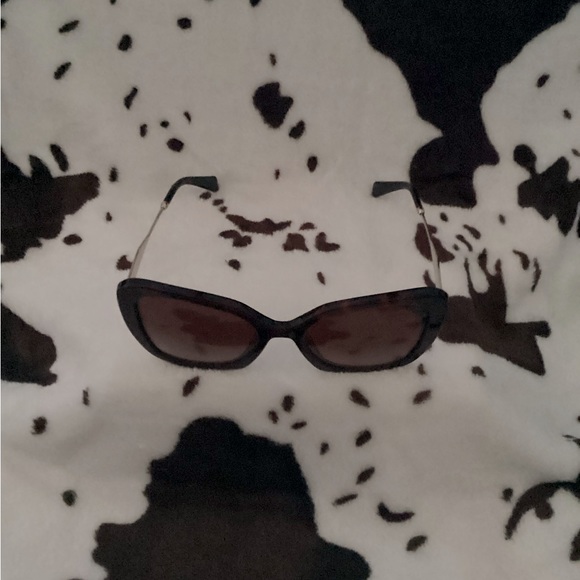 😎💋Prada Sunglasses😎💋 - Picture 6 of 9